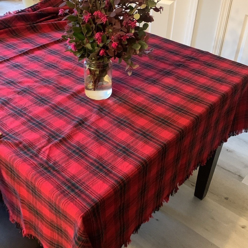 Table cover plaid red green‎ black fringed Christmas holidays